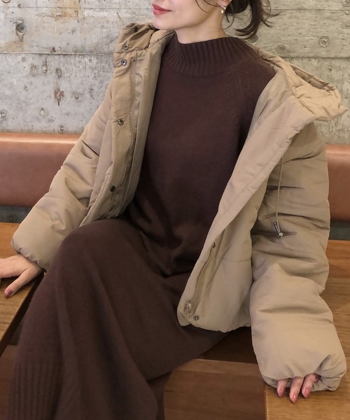 KOBE LETTUCE(コウベレタス)の「フード付き中綿ショートコート(ダウンジャケット/コート・レディース・ブラック/ベージュ/パープル/レッド/カーキ/アイボリー/ピンクベージュ/ライトカーキ/ピンク/ライトグリーン/ブラウン・FREE)」の5枚目の写真