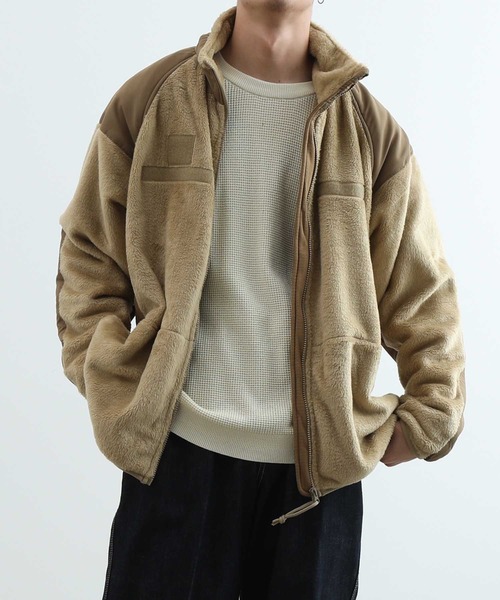 ADAM ET ROPE'(アダムエロペ)の「ECWCS(エクワックス) フリースジャケット(ブルゾン・メンズ・ブラック/ベージュ・S/M/L)」の2枚目の写真