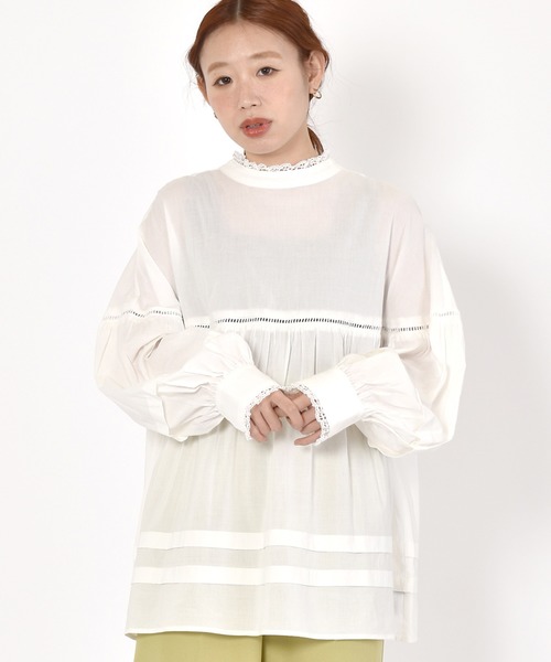 w closet(ダブルクローゼット)の「レース付ギャザーブラウス(シャツ/ブラウス)」|オフホワイト