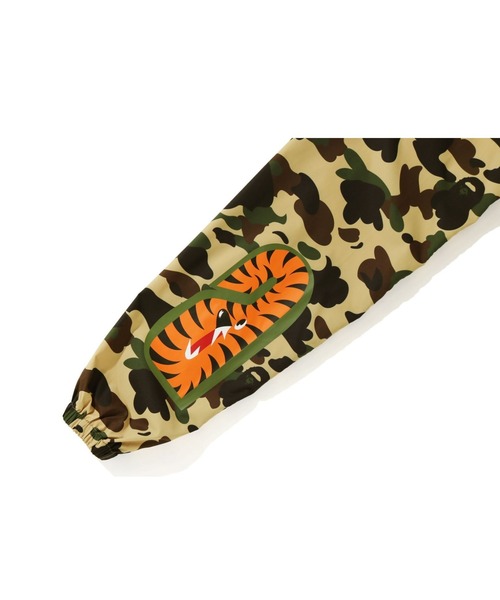 A BATHING APE(アベイシングエイプ)の「1ST CAMO SHARK HOODIE JACKET M(ミリタリージャケット・メンズ・グリーン/イエロー・MEDIUM/LARGE/SMALL/XX-LARGE/X-LARGE)」の11枚目の写真