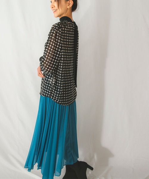 NARACAMICIE(ナラカミーチェ)の「トリコットジグザグヘムプリーツスカート(スカート・レディース・カーキ/キャメル/ブルー・MEDIUM)」の18枚目の写真