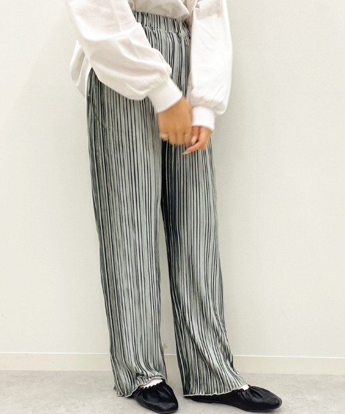 apres jour(アプレジュール)の「ベロアプリーツパンツ【ZOZOTOWN限定アイテム】(その他パンツ・レディース・ブラック/ダークブラウン/ベージュ/ミント/ダークブルー/ピンクベージュ・SMALL/MEDIUM/X-SMALL)」の5枚目の写真