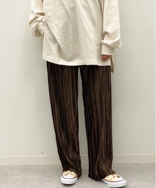 apres jour(アプレジュール)の「ベロアプリーツパンツ【ZOZOTOWN限定アイテム】(その他パンツ・レディース・ブラック/ダークブラウン/ベージュ/ミント/ダークブルー/ピンクベージュ・SMALL/MEDIUM/X-SMALL)」の11枚目の写真