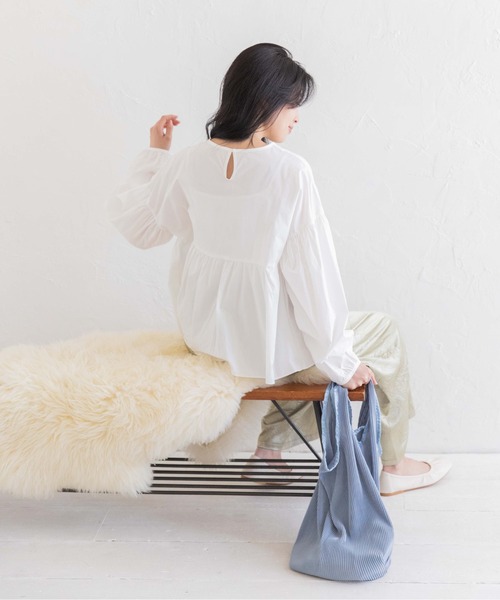 Mysa&Liina（ミーサリーナ）の「ペプラムコットンブラウス（シャツ/ブラウス・レディース・ブラック/ベージュ/オフホワイト/ブルー・M）」の13枚目の写真