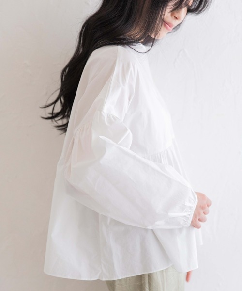 Mysa&Liina（ミーサリーナ）の「ペプラムコットンブラウス（シャツ/ブラウス・レディース・ブラック/ベージュ/オフホワイト/ブルー・M）」の20枚目の写真