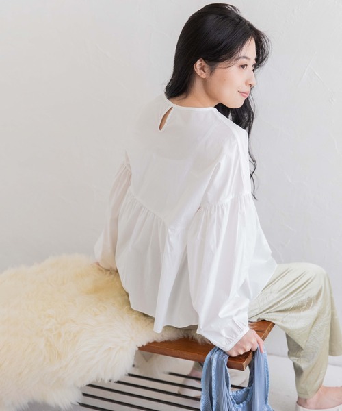 Mysa&Liina（ミーサリーナ）の「ペプラムコットンブラウス（シャツ/ブラウス・レディース・ブラック/ベージュ/オフホワイト/ブルー・M）」の14枚目の写真