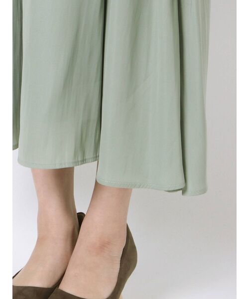 LAGUNAMOON(ラグナムーン)の「サテンウエストギャザーワンピース(ワンピース・レディース・ブラック/オリーブ/アイボリー・SMALL/MEDIUM)」の8枚目の写真