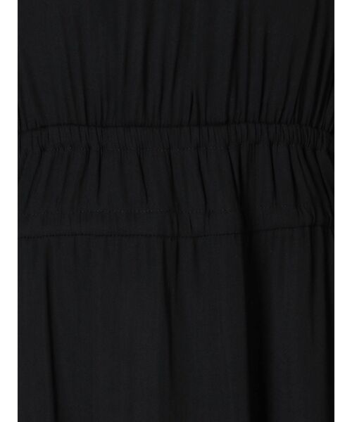 LAGUNAMOON(ラグナムーン)の「サテンウエストギャザーワンピース(ワンピース・レディース・ブラック/オリーブ/アイボリー・SMALL/MEDIUM)」の6枚目の写真