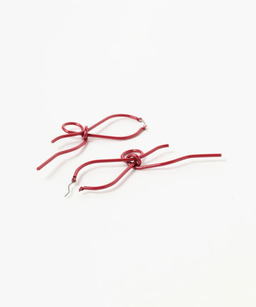 Ray BEAMS（レイビームス）の「Ray BEAMS / リボン結び ピアス（ピアス（両耳用）・レディース・ネイビー/レッド・ONE SIZE）」の3枚目の写真