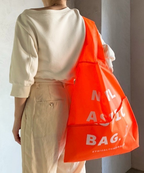 CASA FLINE（カーサフライン）の「【ETHICALTOMORROW】再生PETのBAGでNO PLASTICを叫ぶBAG（エコバッグ/サブバッグ・レディース・ホワイト/チャコールグレー/ライトグレー/ブラック/ネイビー/グレー/レッド/カーキ/オレンジ/ライトブルー/ブルー/ベージュ・FREE）」の12枚目の写真