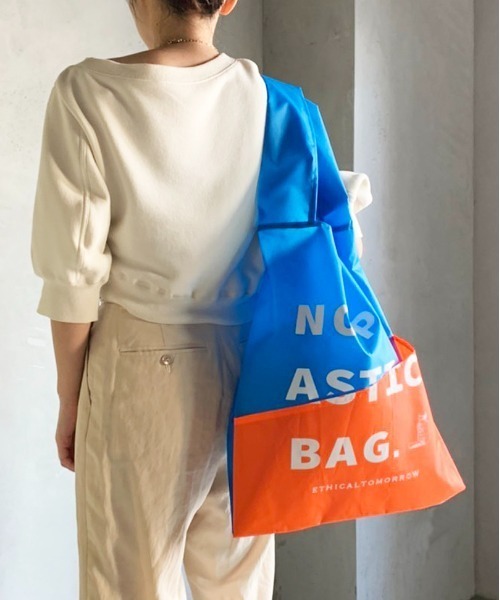 CASA FLINE（カーサフライン）の「【ETHICALTOMORROW】再生PETのBAGでNO PLASTICを叫ぶBAG（エコバッグ/サブバッグ・レディース・ホワイト/チャコールグレー/ライトグレー/ブラック/ネイビー/グレー/レッド/カーキ/オレンジ/ライトブルー/ブルー/ベージュ・FREE）」の10枚目の写真