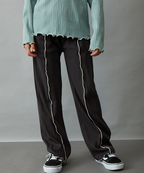 ＆yam（アンドヤム）の「配色メローランダムリブパンツ（その他パンツ・キッズ・ブルー/ブラック/ホワイト/ベージュ/グレー/オレンジ/グリーン/パープル・130-140cm/140-150cm/150-160cm/120-130cm/110-120cm）」の3枚目の写真