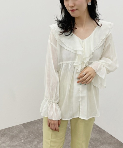 apres jour mignon（アプレジュールミニョン）の「ラメシアーラッフルブラウス 【ZOZOTOWN限定アイテム】（シャツ/ブラウス・レディース・ブラック/ベージュ/アイボリー・フリー/X-LARGE）」の14枚目の写真