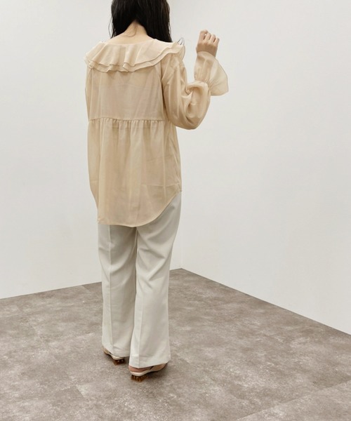 apres jour mignon（アプレジュールミニョン）の「ラメシアーラッフルブラウス 【ZOZOTOWN限定アイテム】（シャツ/ブラウス・レディース・ブラック/ベージュ/アイボリー・フリー/X-LARGE）」の10枚目の写真