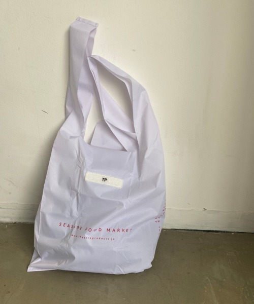 THEATRE PRODUCTS（シアタープロダクツ）の「SEA SIDE MARCHE BAG-Ｓ-（エコバッグ/サブバッグ・レディース・ブルー/ホワイト/ブラック・FREE）」の2枚目の写真