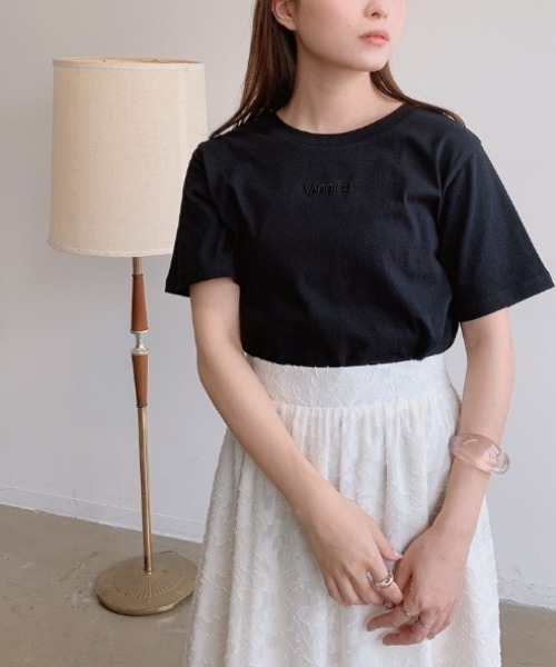 VANNIE U(ヴァニーユー)の「ぷっくりミニ刺繍ロゴTシャツ(Tシャツ/カットソー・レディース・ホワイト/ブラック・FREE)」の6枚目の写真