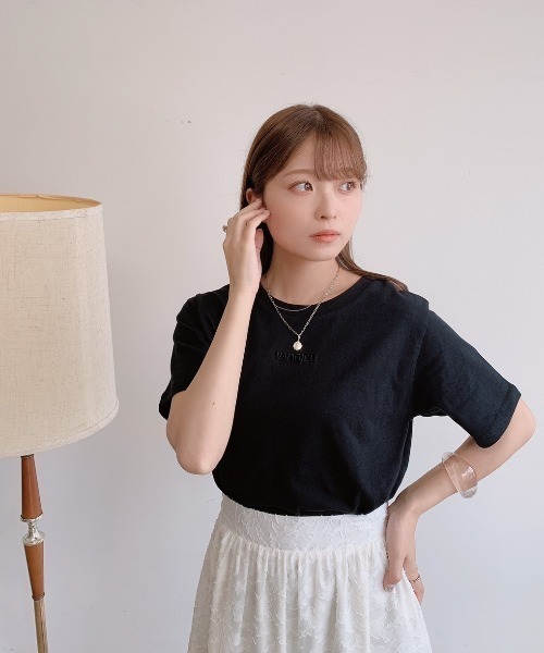 VANNIE U(ヴァニーユー)の「ぷっくりミニ刺繍ロゴTシャツ(Tシャツ/カットソー・レディース・ホワイト/ブラック・FREE)」の10枚目の写真
