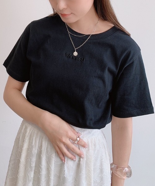 VANNIE U(ヴァニーユー)の「ぷっくりミニ刺繍ロゴTシャツ(Tシャツ/カットソー・レディース・ホワイト/ブラック・FREE)」の19枚目の写真