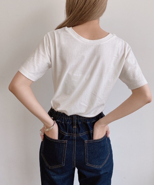 VANNIE U(ヴァニーユー)の「ぷっくりミニ刺繍ロゴTシャツ(Tシャツ/カットソー・レディース・ホワイト/ブラック・FREE)」の3枚目の写真