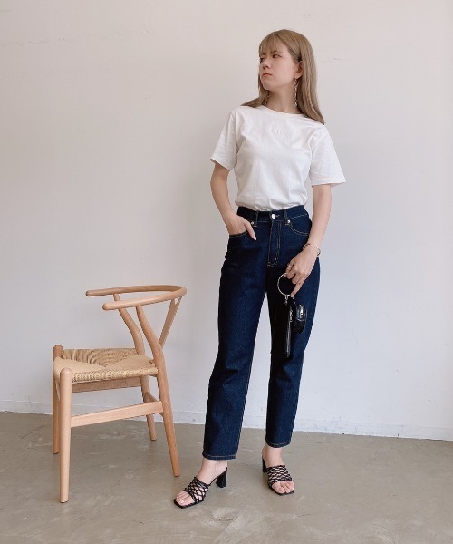 VANNIE U(ヴァニーユー)の「ぷっくりミニ刺繍ロゴTシャツ(Tシャツ/カットソー・レディース・ホワイト/ブラック・FREE)」の14枚目の写真