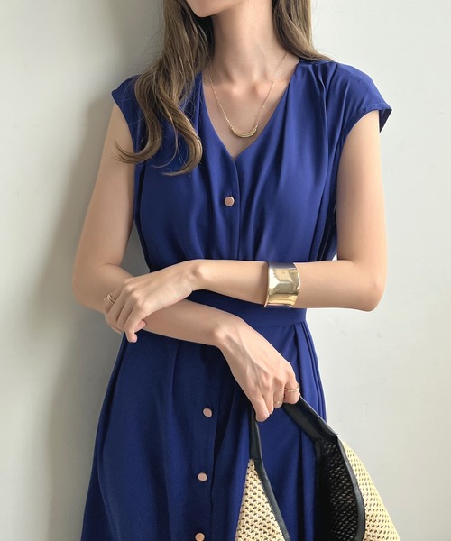 Futier land（フューティアランド）の「ショルダータックロングワンピース（ワンピース・レディース・グレー系その他/レッド/ターコイズブルー/ブラック/ロイヤルブルー/グリーン/ライトパープル/ライトブラウン/グリーン系その他・FREE）」の17枚目の写真