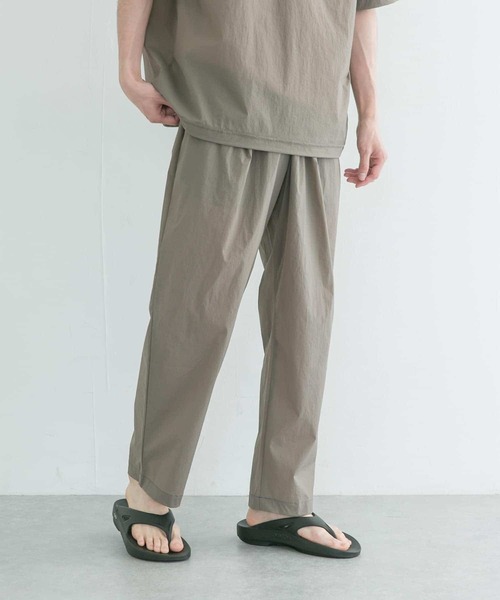 URBAN RESEARCH（アーバンリサーチ）の「AIR NYLON イージーパンツ（その他パンツ・メンズ・ブラック/ベージュ系その他・MEDIUM/LARGE）」の5枚目の写真