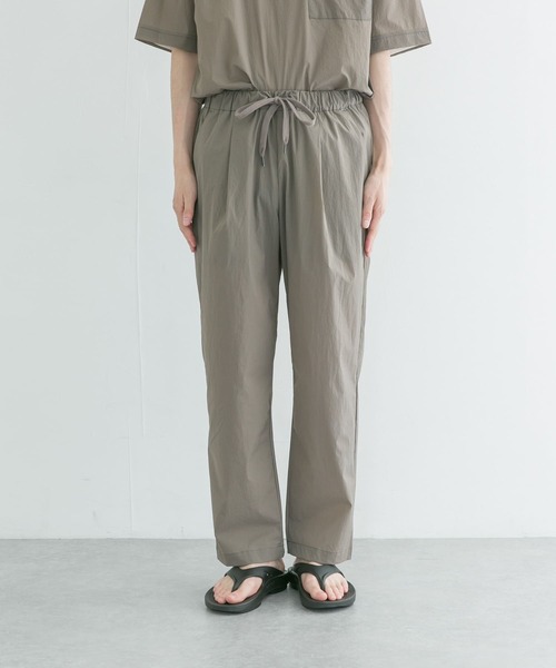 URBAN RESEARCH（アーバンリサーチ）の「AIR NYLON イージーパンツ（その他パンツ・メンズ・ブラック/ベージュ系その他・MEDIUM/LARGE）」の10枚目の写真