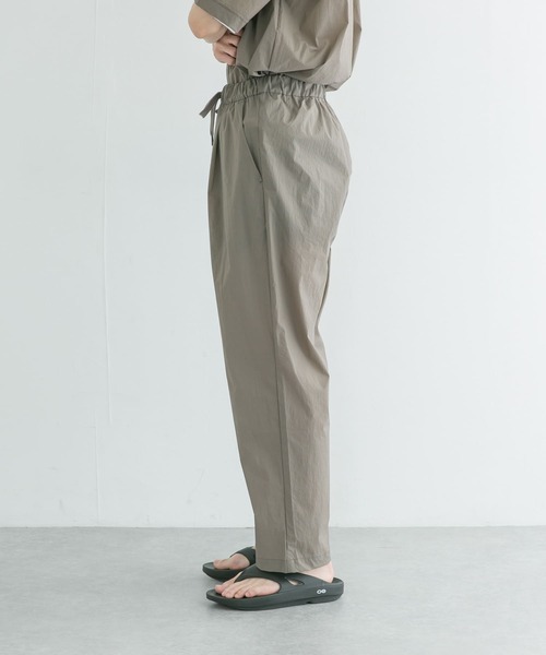 URBAN RESEARCH（アーバンリサーチ）の「AIR NYLON イージーパンツ（その他パンツ・メンズ・ブラック/ベージュ系その他・MEDIUM/LARGE）」の11枚目の写真