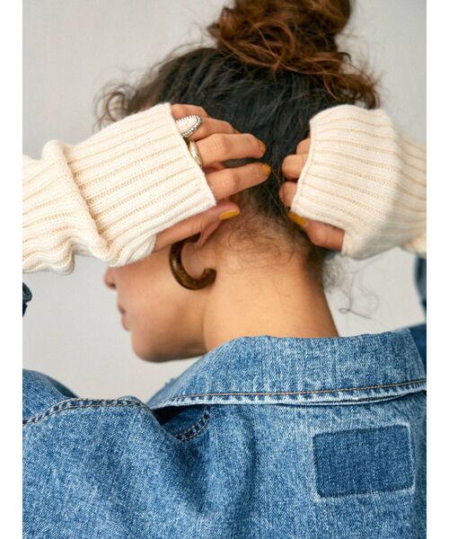 Ungrid（アングリッド）の「ウッドカーブピアス（ピアス（両耳用）・レディース・ブラウン/ベージュ・FREE）」の8枚目の写真