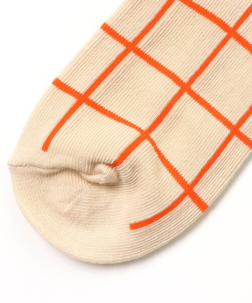 Ampersand（アンパサンド）の「■格子柄クルーソックス（ソックス/靴下・キッズ・オフホワイト/ベージュ/ブラック・12/18/15 /21）」の5枚目の写真