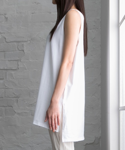 Newlyme(ニューリーミー)の「サイドスリットインナータンクトップ(タンクトップ・レディース・ホワイト/ブラック・MEDIUM/LARGE)」の5枚目の写真
