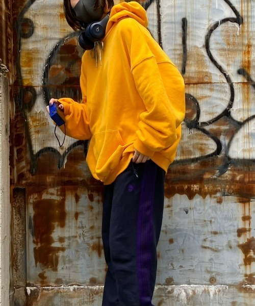 INTER FACTORY（インターファクトリー）の「ファッションインフルエンサー shizuku - オーバーサイズ配色ドローストリングパーカー　made in INTER FACTORY（パーカー・レディース・イエロー/アイボリー・FREE）」の19枚目の写真