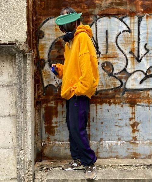 INTER FACTORY（インターファクトリー）の「ファッションインフルエンサー shizuku - オーバーサイズ配色ドローストリングパーカー　made in INTER FACTORY（パーカー・レディース・イエロー/アイボリー・FREE）」の14枚目の写真