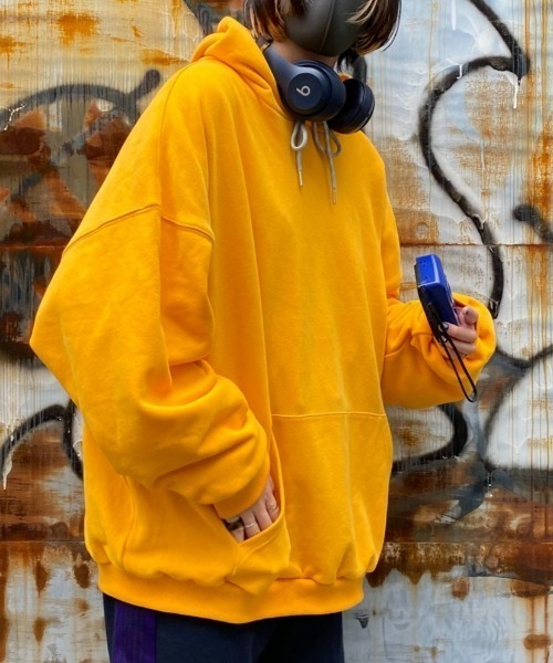 INTER FACTORY（インターファクトリー）の「ファッションインフルエンサー shizuku - オーバーサイズ配色ドローストリングパーカー　made in INTER FACTORY（パーカー・レディース・イエロー/アイボリー・FREE）」の8枚目の写真