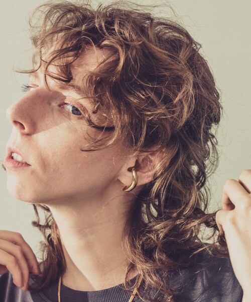 and cloud(アンドクラウド)の「Drop Earcuff(イヤーカフ・レディース・イエローゴールド/ブラック/シルバー・FREE)」の12枚目の写真