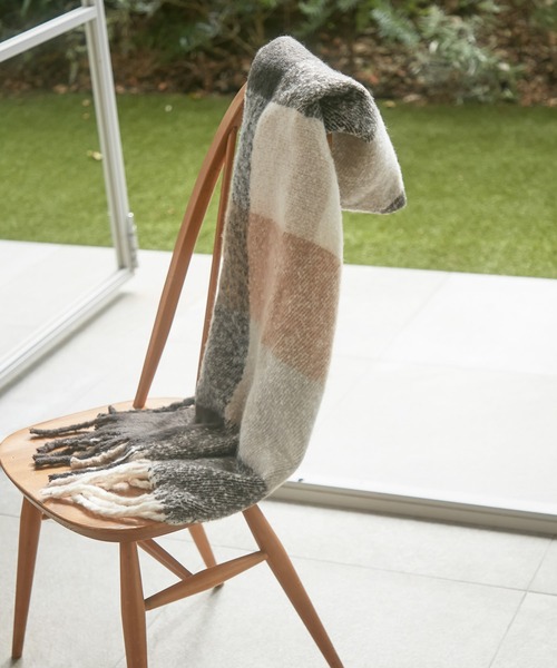 VIS（ビス）の「【静電気防止】ふっくら太フリンジチェックストール