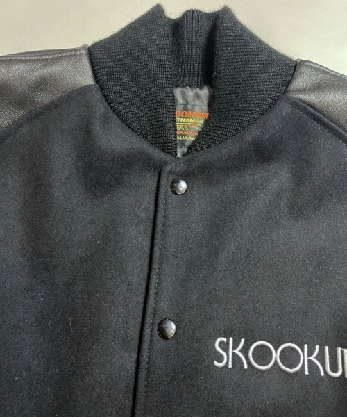 SKOOKUM（スクーカム）の「SKOOKUM JEメルトン袖レザーサガラ刺繍