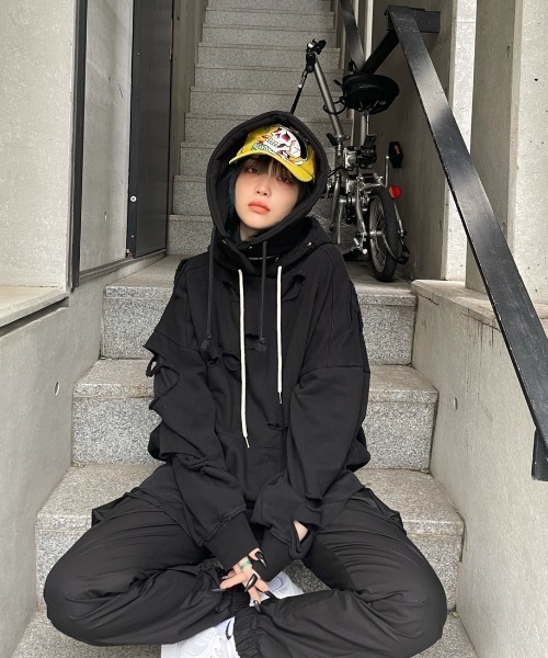 XU（エックスユー）の「【XU/エックスユー】damage hoodie/ダメージ フーディ ビッグサイズ オーバーサイズフーディ（パーカー・メンズ・ブラック/グレー・ONE SIZE）」の9枚目の写真