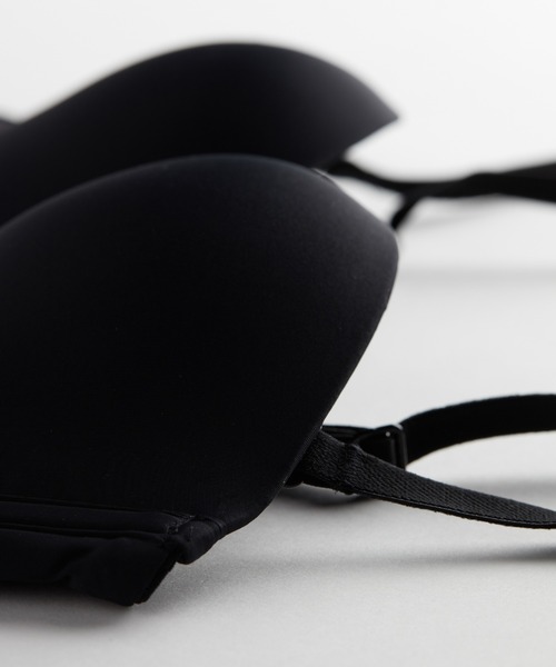 Intimissimi（インティミッシミ）の「Gioiaバンドゥブラ【ストラップレス ずれにくい ボリュームアップ 盛り 蒸れにくい ノンワイヤー】（ブラジャー・レディース・ブラック/ベージュ/キナリ・70B/70C/75B/75C/D65/80B/65C/80C/85B）」の4枚目の写真