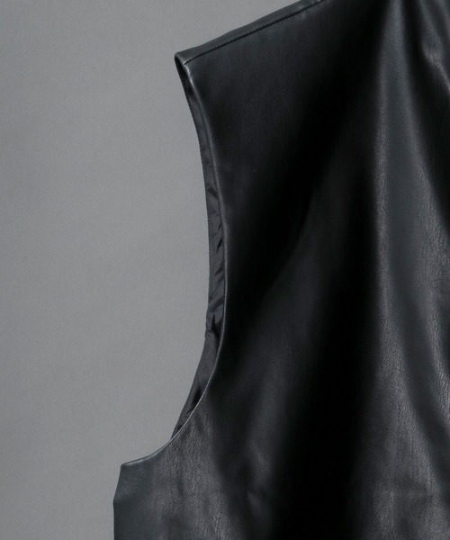 SITRY（シトリー）の「synthetic leather tailored vest/フェイクレザー テーラード ベスト（ベスト・メンズ・ブラック/ブラウン・M/L）」の5枚目の写真