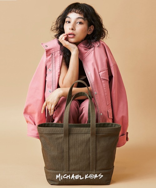 セールMichael Kors Kimberキャンバスラージトートバッグ MICHAEL KORS（マイケルコース）の「THE MICHAEL BAG(ザ