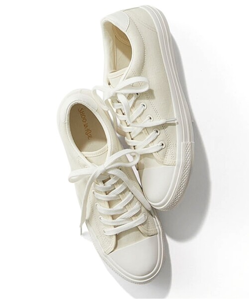 SHOO・LA・RUE（シューラルー）の「◆キャップトゥローカットスニーカー（スニーカー・レディース・オフホワイト/ブラック/サンドベージュ・25/35/45/50）」の4枚目の写真