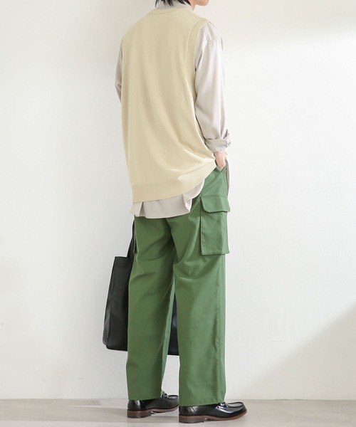 SENSE OF PLACE by URBAN RESEARCH（センスオブプレイスバイアーバンリサーチ）の「クルーネックニットベスト（ベスト・メンズ・ライトベージュ/グリーン/ブラック・LARGE/MEDIUM）」の17枚目の写真