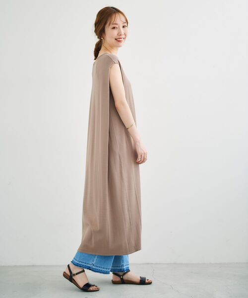 le.coeur blanc（ルクールブラン）の「サイドタックデザインニットワンピース（ワンピース・レディース・ブラック/ベージュ/ブラウン・38）」の7枚目の写真