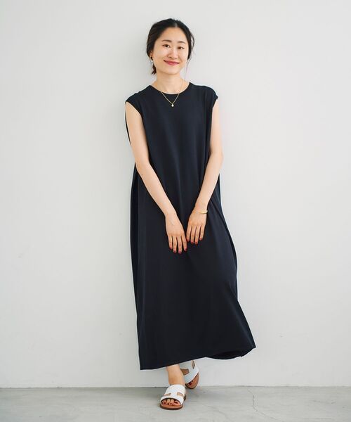 le.coeur blanc（ルクールブラン）の「サイドタックデザインニットワンピース（ワンピース・レディース・ブラック/ベージュ/ブラウン・38）」の11枚目の写真