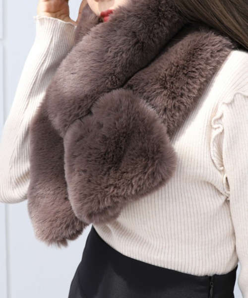 moment+（モーメントプラス）の「フェイクファーマフラー（ストール/ショール・レディース・ブラック/ブラウン/アイボリー/ピンクベージュ/グレイッシュベージュ・FREE）」の22枚目の写真