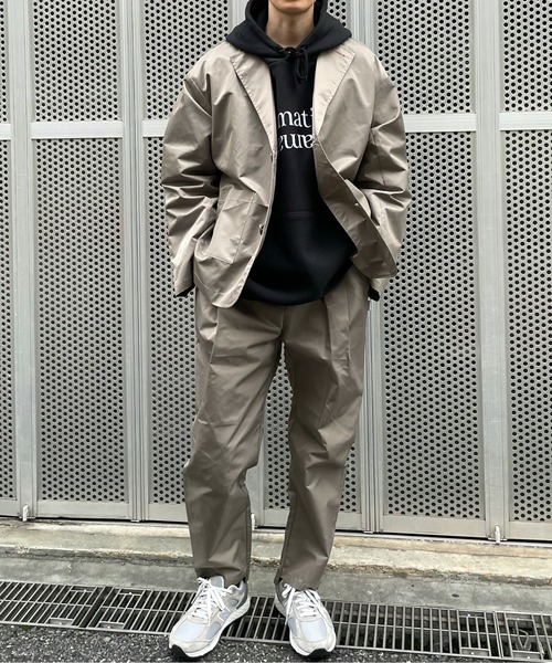 SUPERTHANKS（スーパーサンクス）の「ワンポイント無地タック テーパード ナイロンパンツ■セットアップ対応■（ユニセックス）/TUCK TAPERED PANTS（その他パンツ・メンズ・ブルー/グレイッシュベージュ・L/M/S）」の19枚目の写真