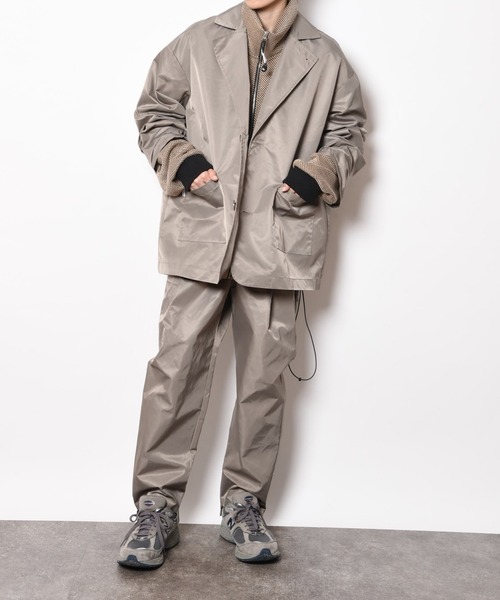 SUPERTHANKS（スーパーサンクス）の「ワンポイント無地タック テーパード ナイロンパンツ■セットアップ対応■（ユニセックス）/TUCK TAPERED PANTS（その他パンツ・メンズ・ブルー/グレイッシュベージュ・L/M/S）」の22枚目の写真