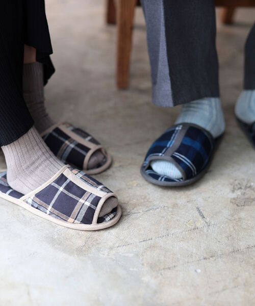 B:MING by BEAMS(ビーミングバイビームス)の「NAPRON × B:MING by BEAMS / 別注 スリッパ(その他シューズ・メンズ・ブラウン/ネイビー・1/2)」の4枚目の写真