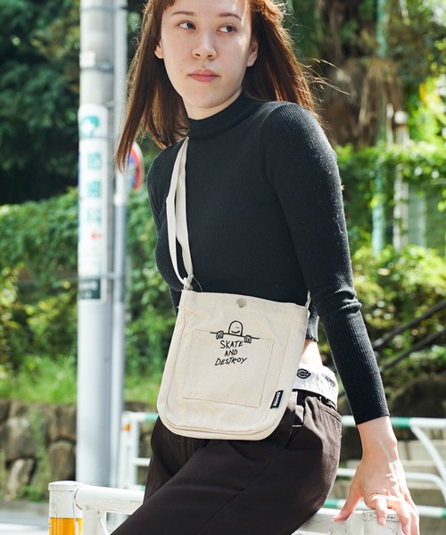 THRASHER（スラッシャー）の「MINI SHOULDER BAG/スラッシャーショルダーバック（ショルダーバッグ・メンズ・ホワイト系その他/ブラック系その他/ホワイト系その他3/ブラック系その他3・FREE）」の2枚目の写真